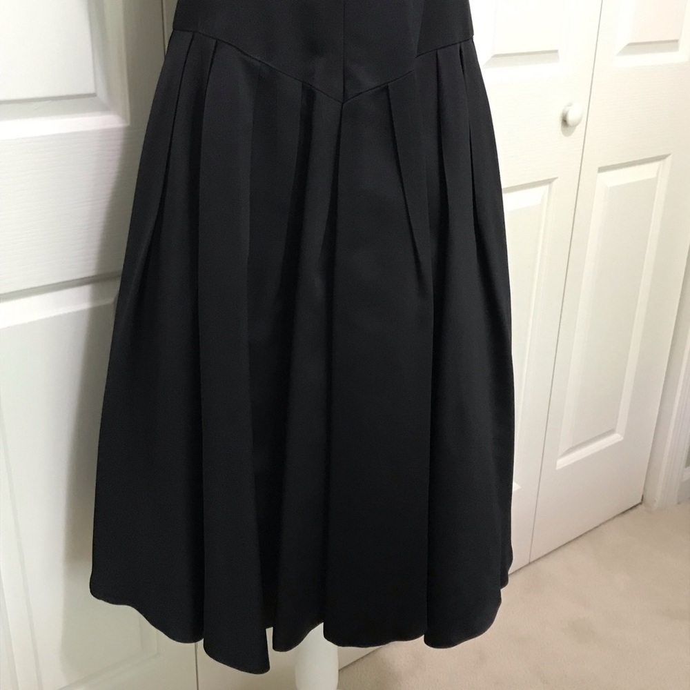 90s Carmen Marc Valvo Collection Black Satin V Back Cocktail Evening Dress 8 - Picture 5 of 16